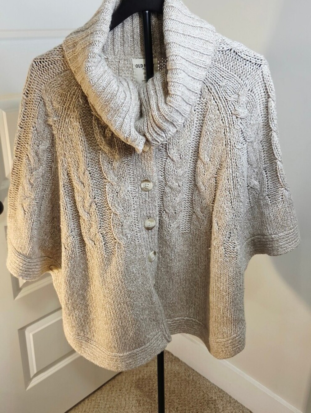 Old Navy Women's Plus Sz 2X Beige Cable Knit Wool Blend Button-Up Cape Sweater